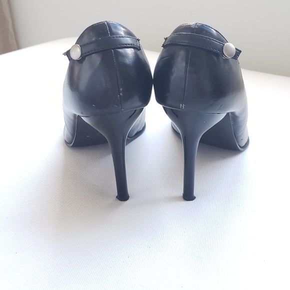 Black Pointy Toe Pumps - Picture 2 of 3